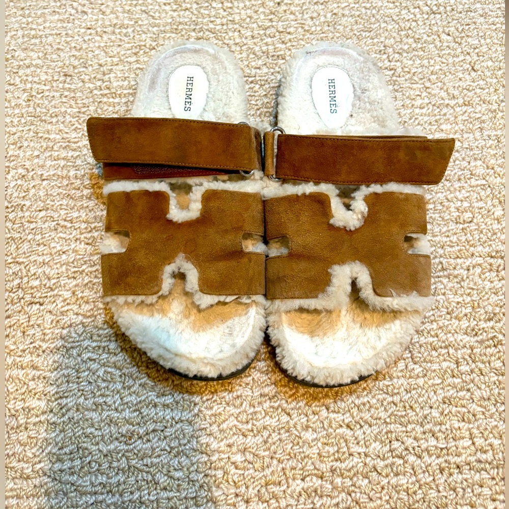 Hermes chypre sandal in shearling in excellent condition